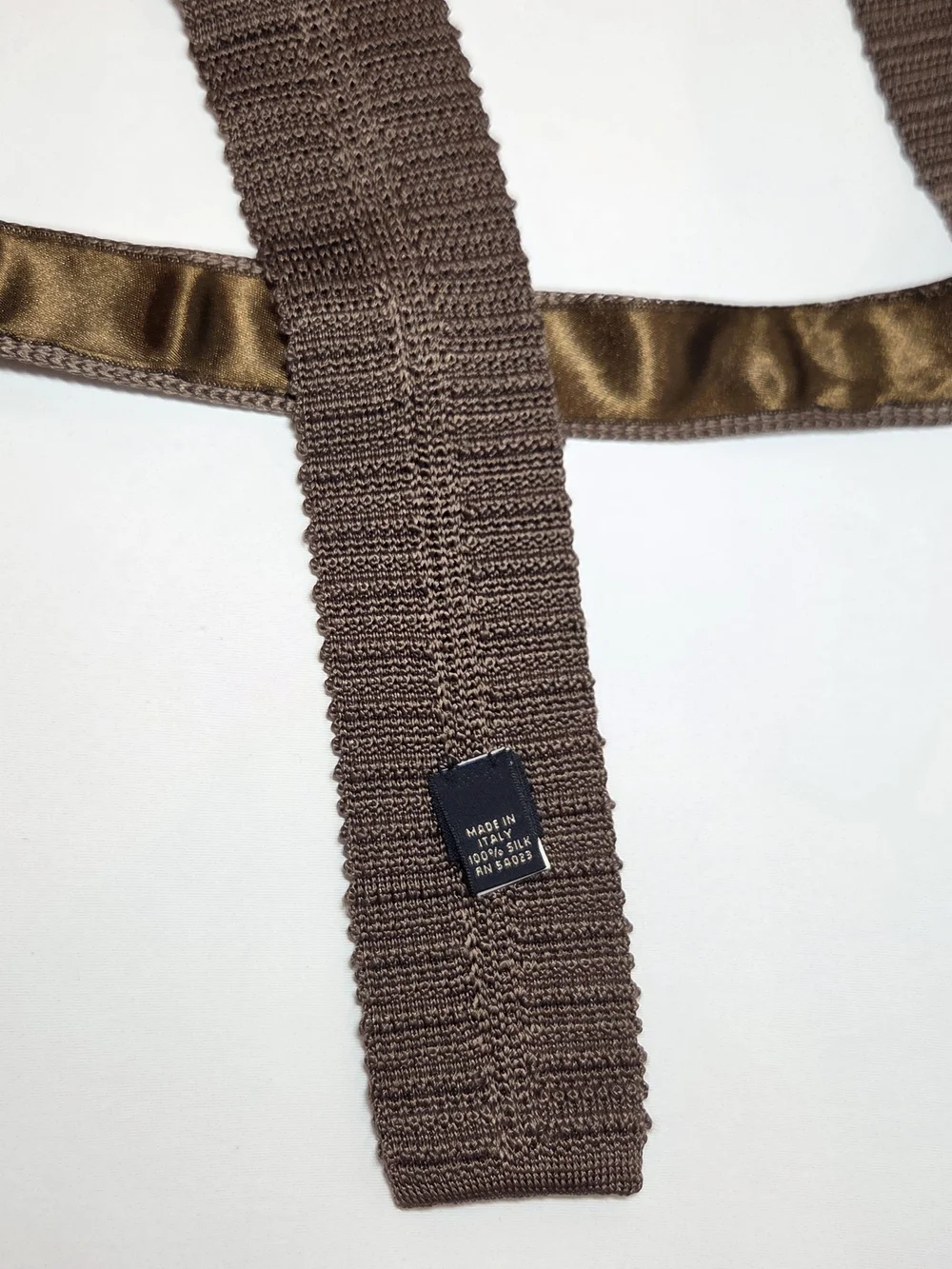 Banana Republic Men's 100% Silk Classic Knitted Square Tip Brown Tie 2.25x57